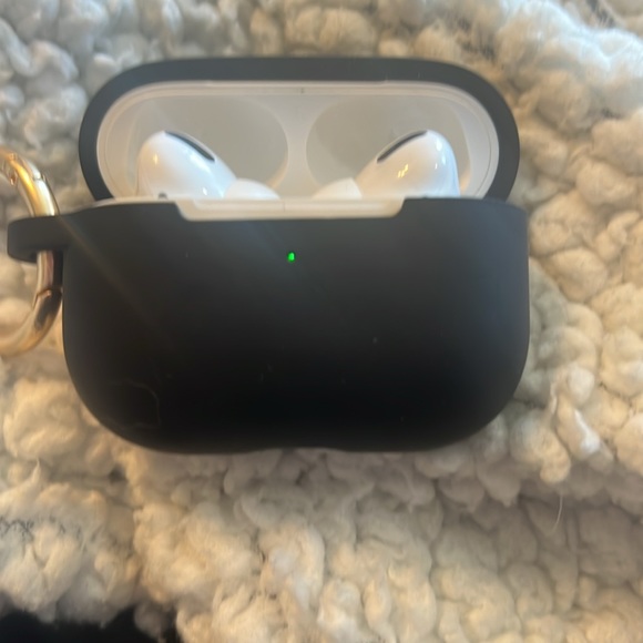 apple airpods pro 1st gen with magsafe charging case - Picture 3 of 6